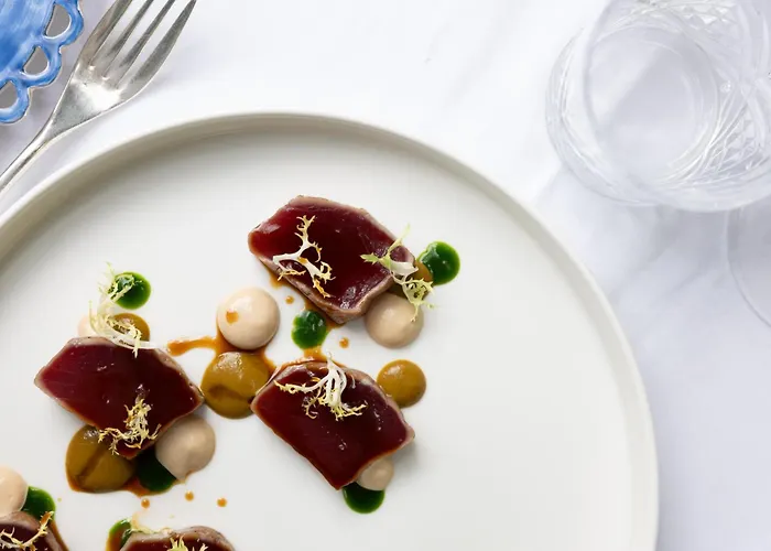 Готель Le Yaca 5*