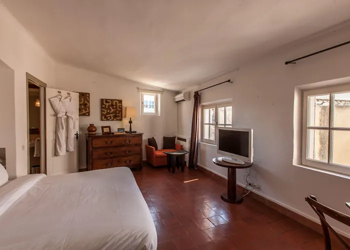 Le Yaca 5* Сен-Тропе